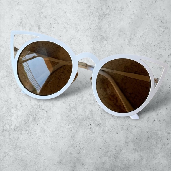 STYLIZED SUNGLASSES 🪢 WHITE, NIP - Picture 9 of 10